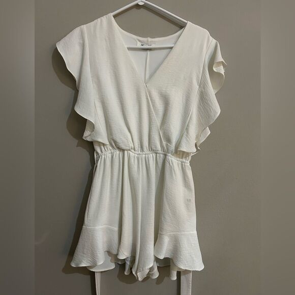 She+Sky White romper with v neck and ruffle sleeves - Picture 1 of 7